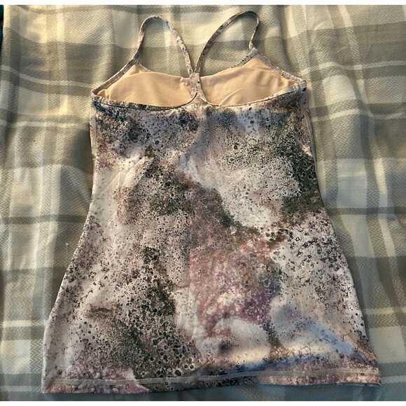 NWOT Lululemon tank top with bra Size 8 - Picture 2 of 3
